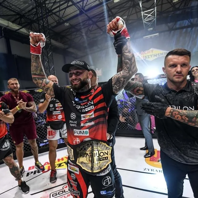 Łukasz Czerwiński ze sportowcami