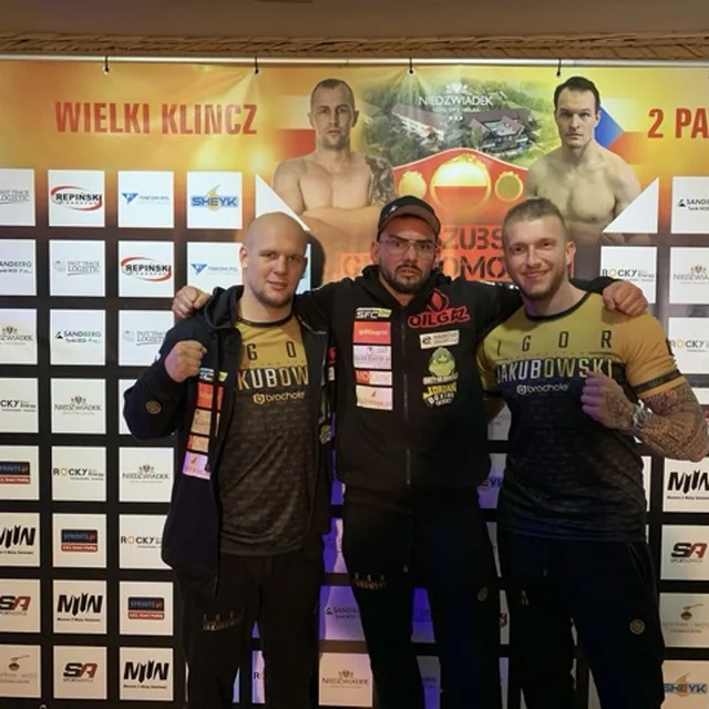 Łukasz Czerwiński ze sportowcami