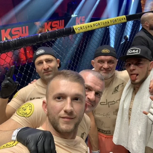 Łukasz Czerwiński ze sportowcami