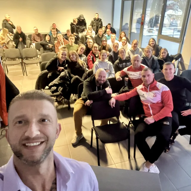 Łukasz Czerwiński ze sportowcami