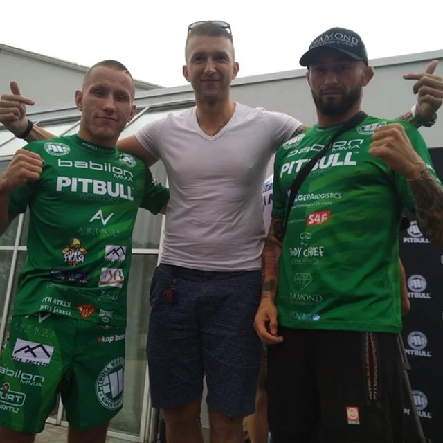 Łukasz Czerwiński ze sportowcami